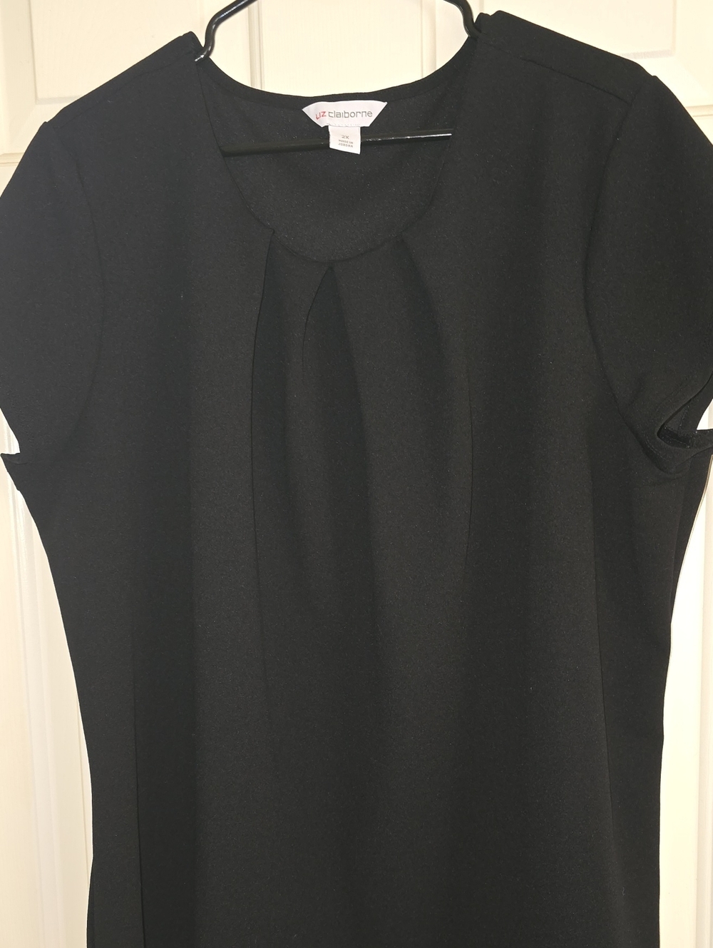 Liz Claiborne Black Short Sleeve Ponte Top with Front Pleat